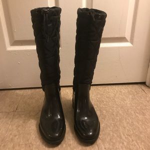 Women’s rain boots.